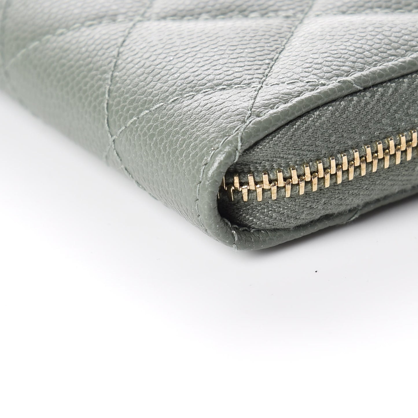 Iridescent Caviar Quilted Zip Coin Purse Green