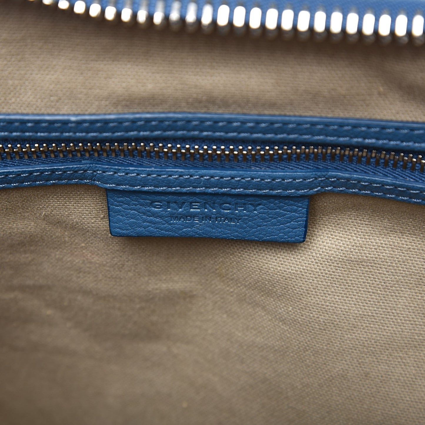 Sugar Goatskin Medium Antigona Medium Blue
