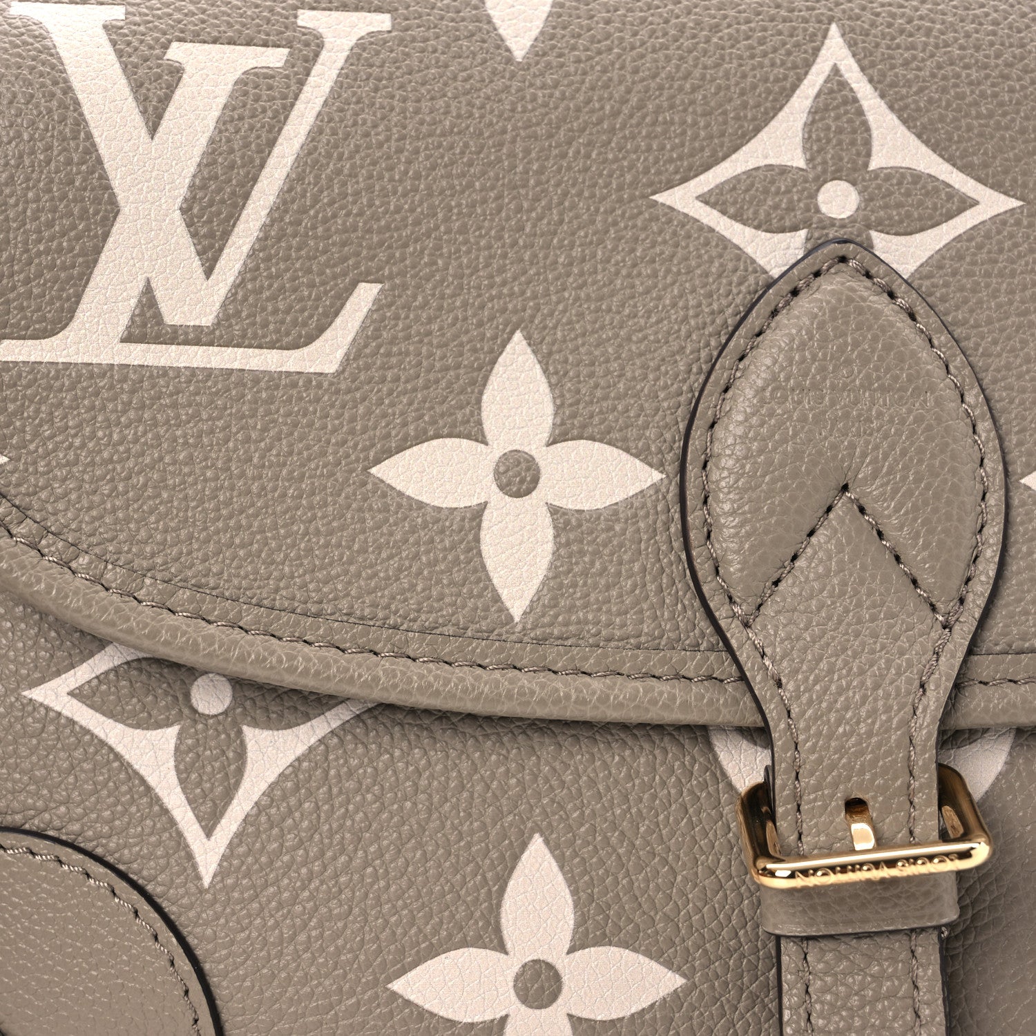 Louis Vuitton Empreinte Monogram Giant Diane Tourterelle Creme 8 of 10