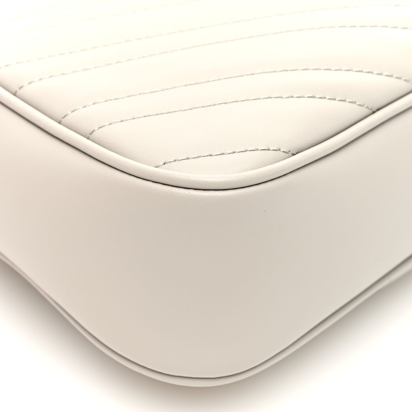 Calfskin Matelasse Medium GG Marmont East West Shoulder Bag Mystic White