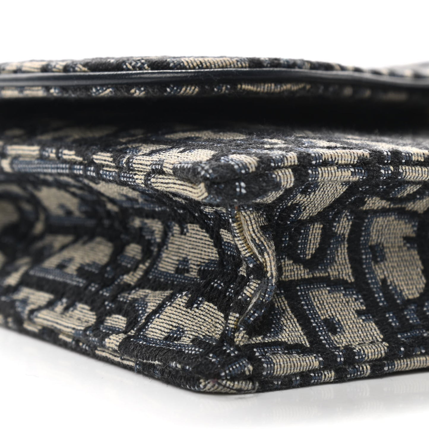 Oblique Saddle Chain Pouch Blue