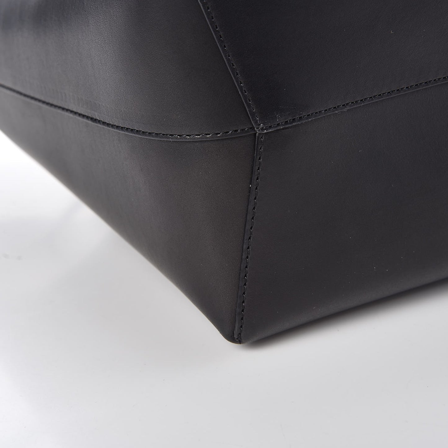 Vegetable Tanned Calfskin Bucket Bag Black Oro