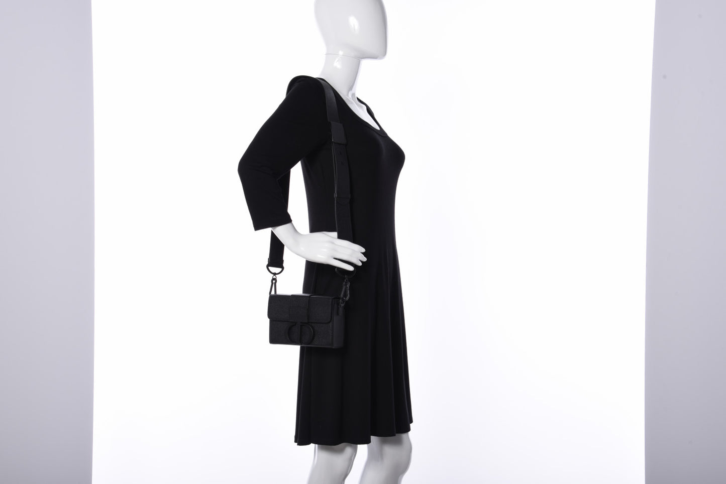 Ultra Matte Grained Calfskin 30 Montaigne Box Bag Black