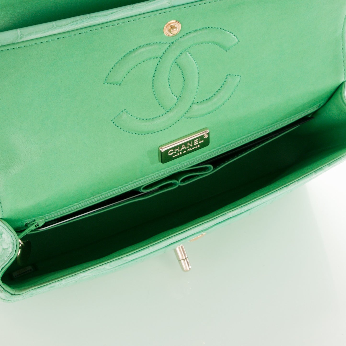 Alligator Medium Double Flap Light Green