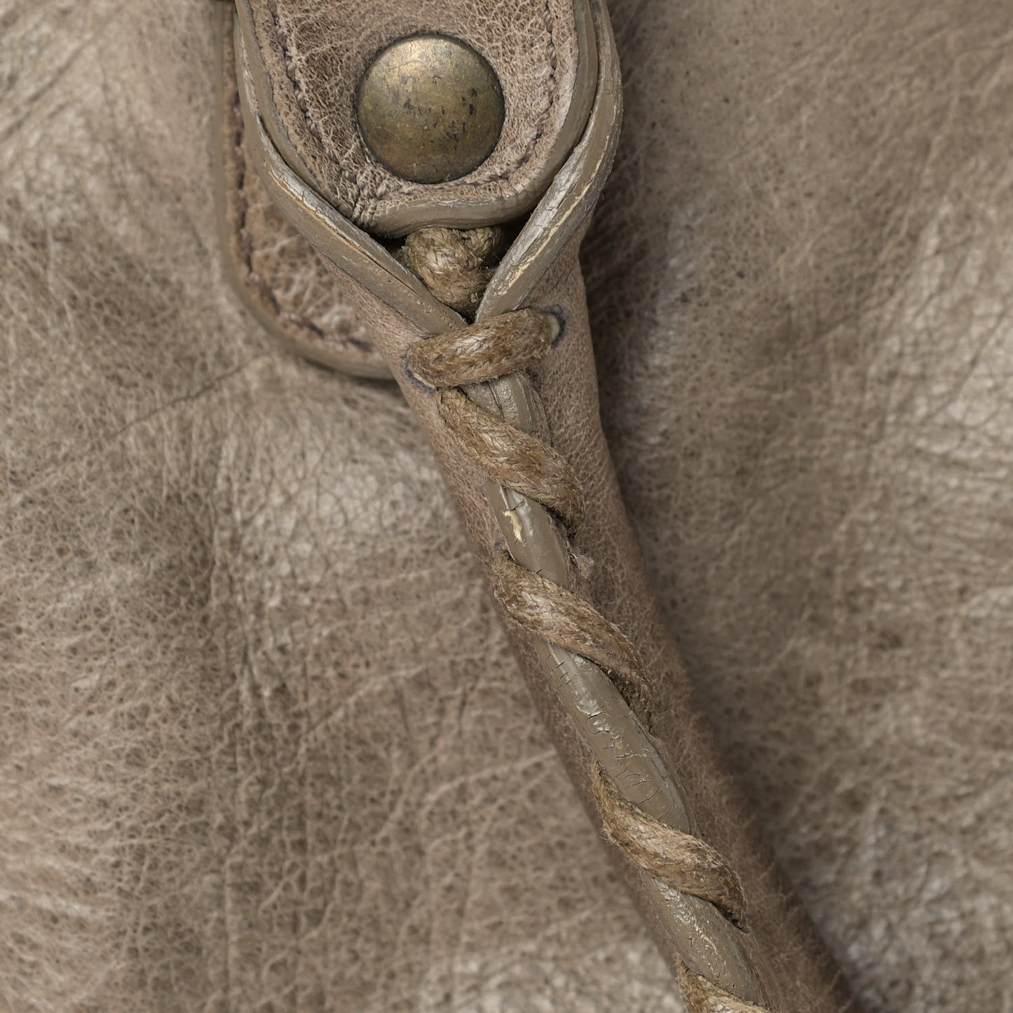 Chevre Classic Hardware City Taupe