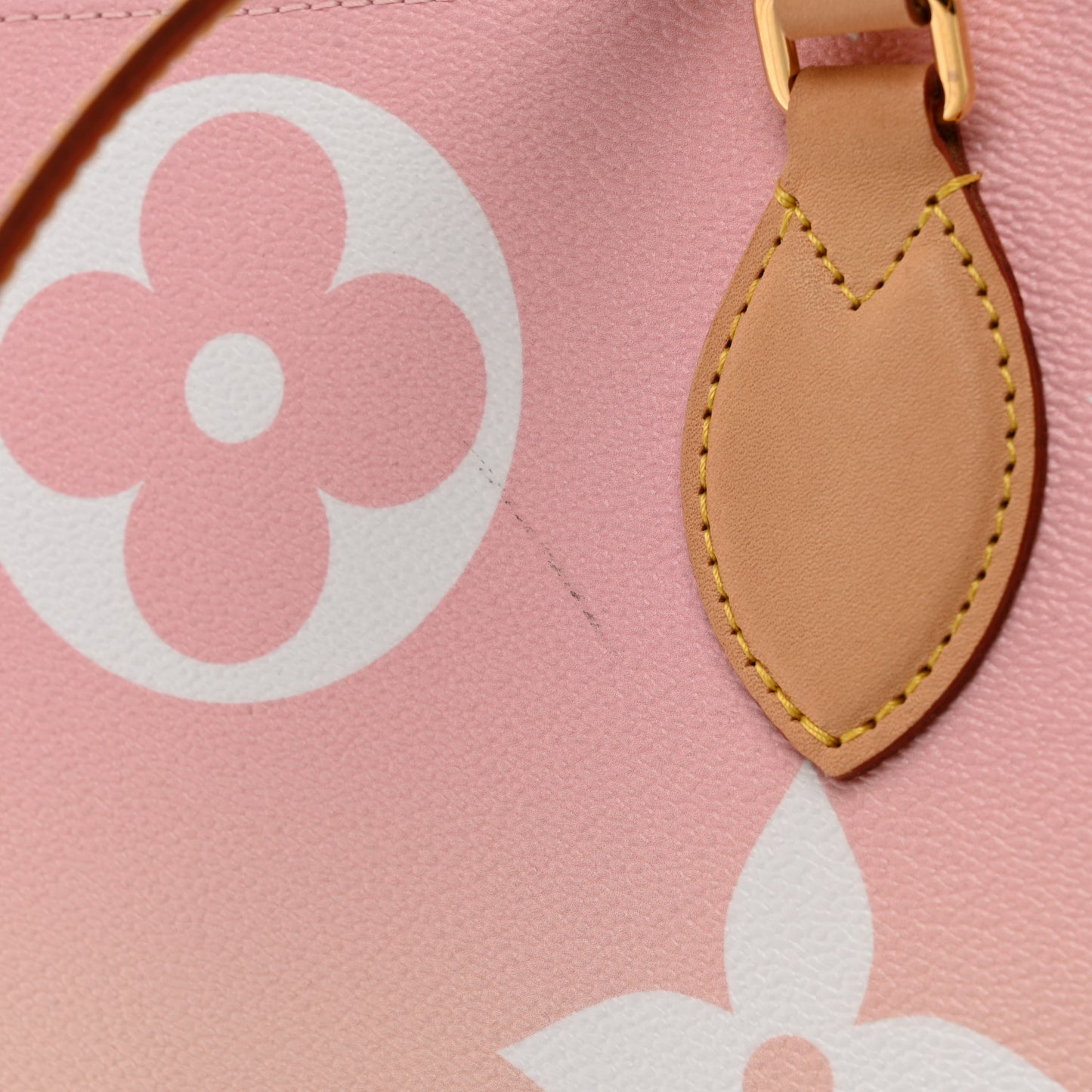 Monogram Giant By The Pool OnTheGo GM Light Pink