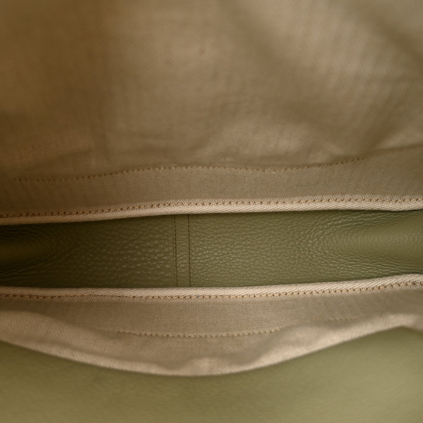 Togo Trim II 35 Hobo Vert Pale