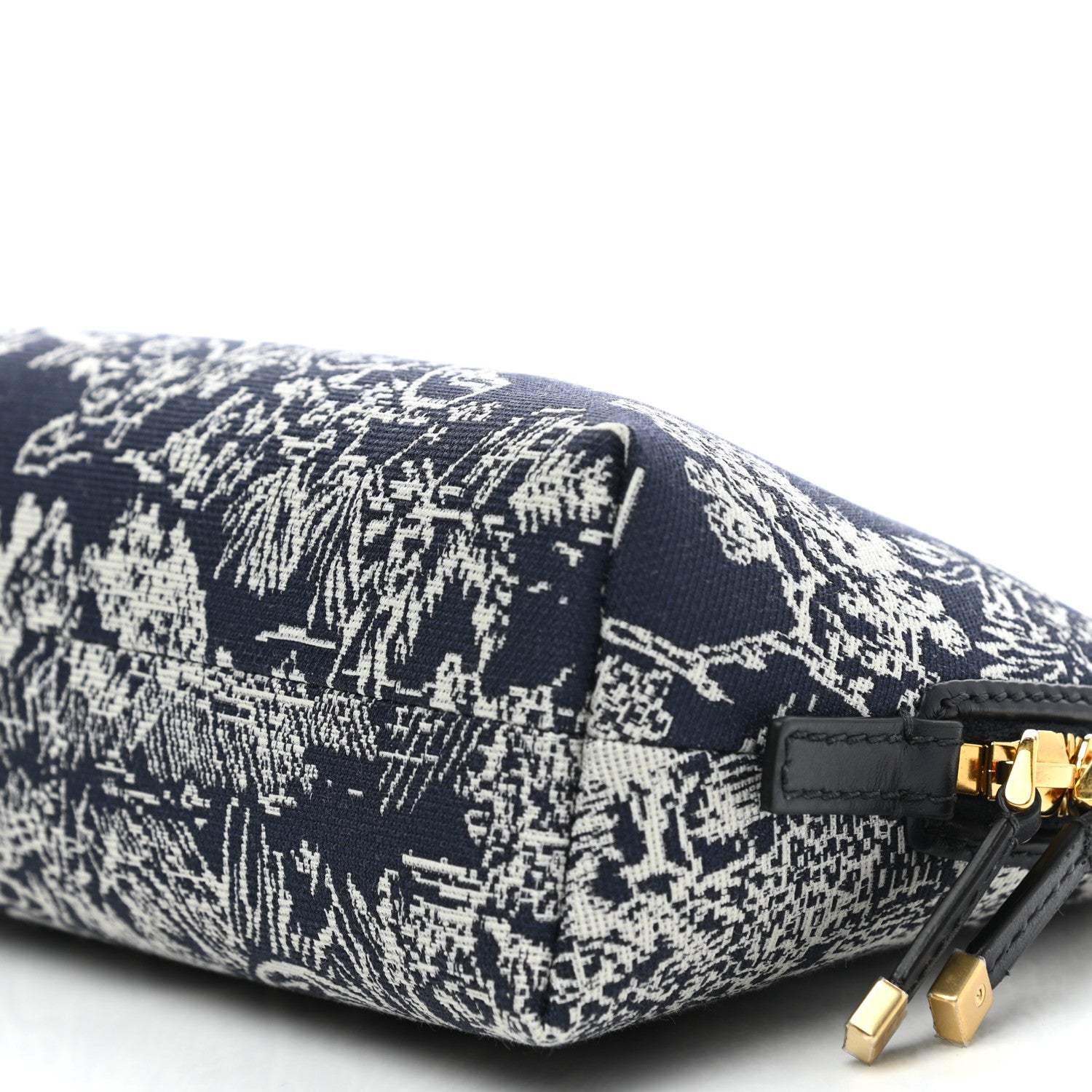 Christian Dior Embroidered Toile De Jouy 30 Montaigne Cosmetic Pouch Blue 9 of 9