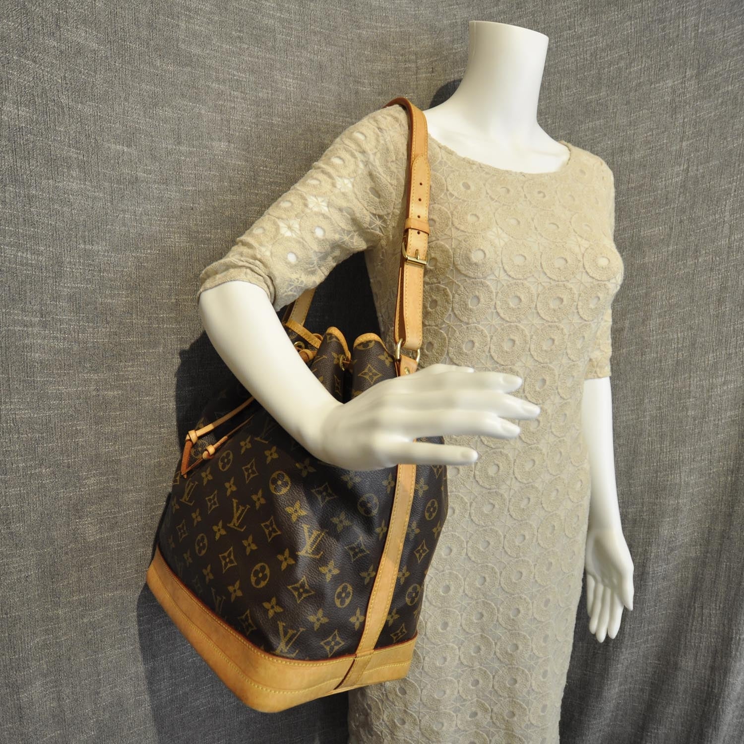 Louis Vuitton Monogram Noe 2 of 10