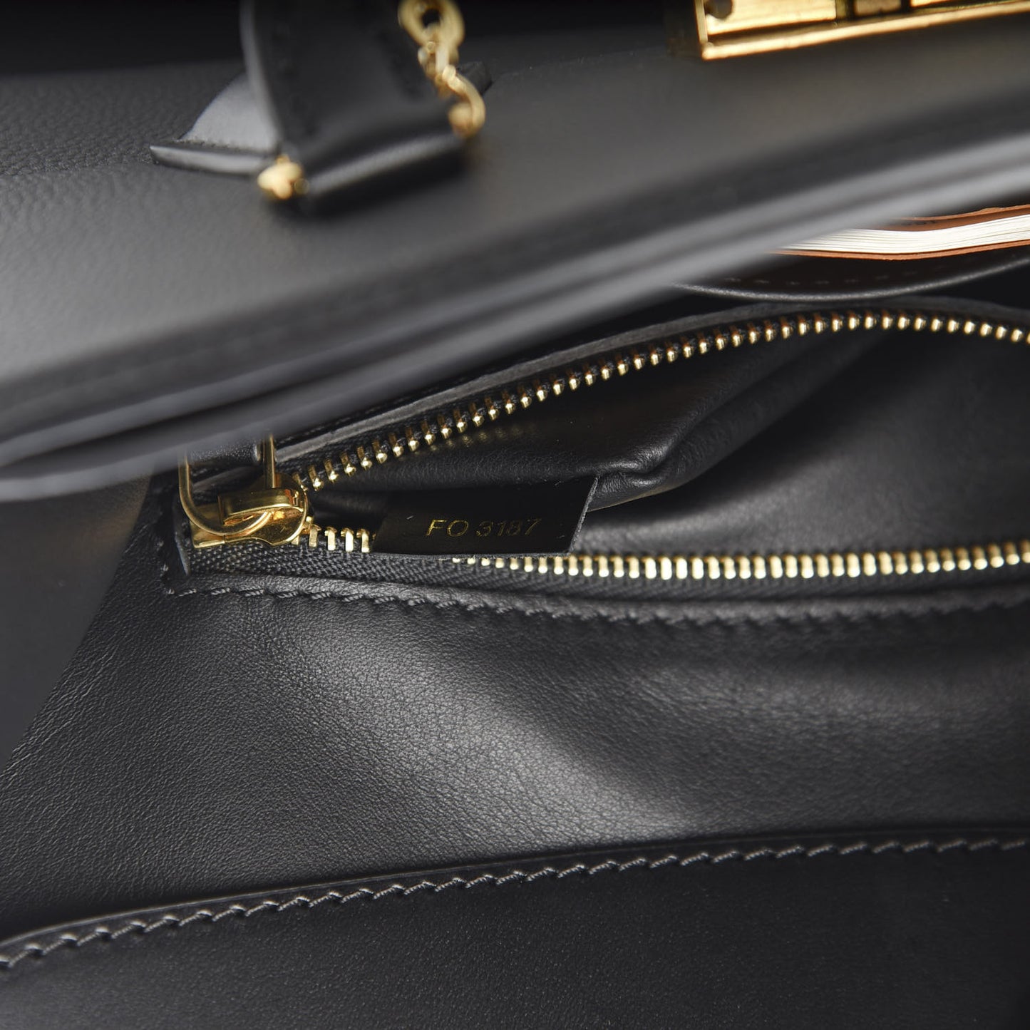 Taurillon Cour Marly PM Black