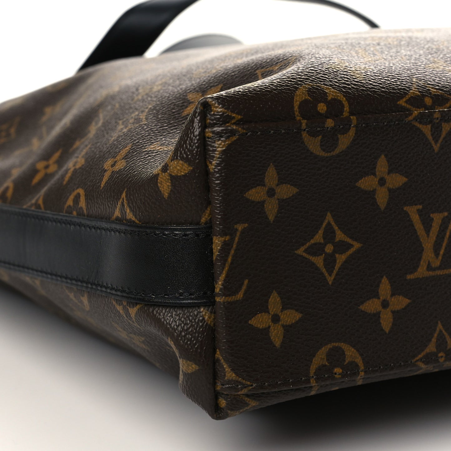 Monogram Macassar Kitan