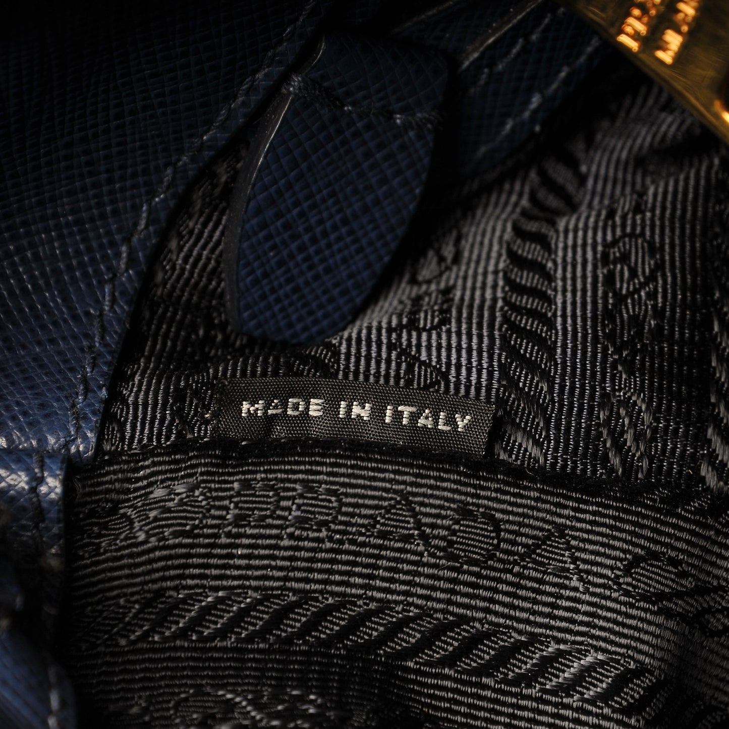 Saffiano Medium Galleria Double Zip Tote Bluette