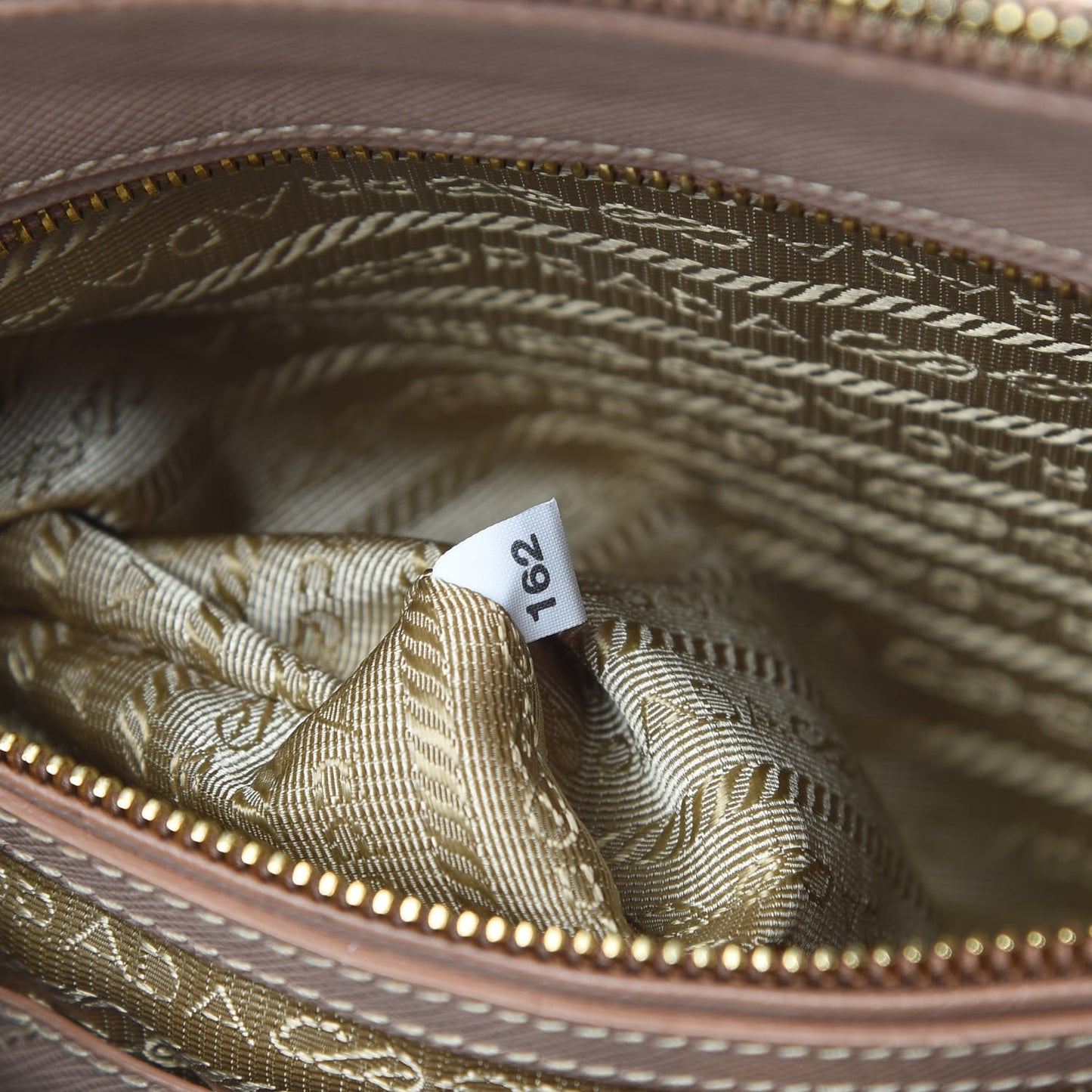 Saffiano Medium Galleria Double Zip Tote Cammeo