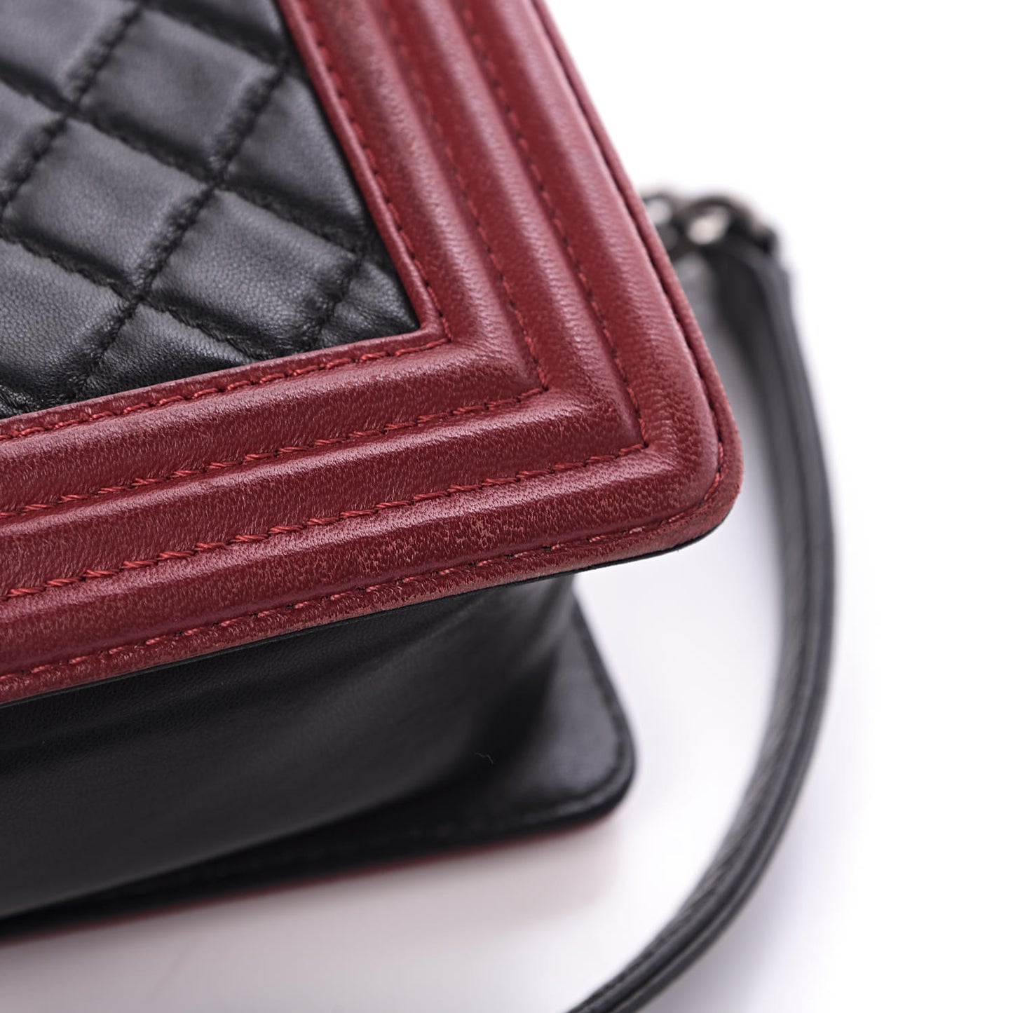 Lambskin Quilted Medium Boy Flap Black Red