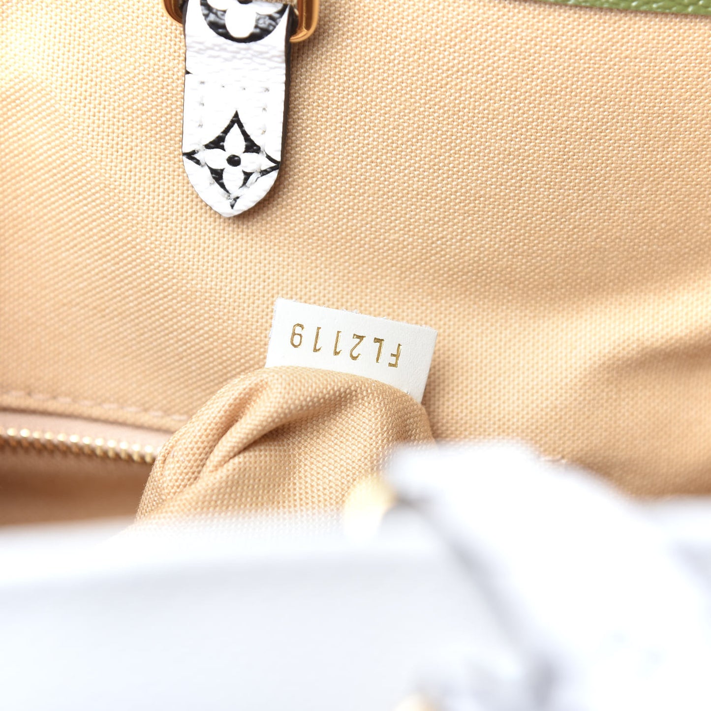 Monogram Giant Onthego GM Kaki Beige