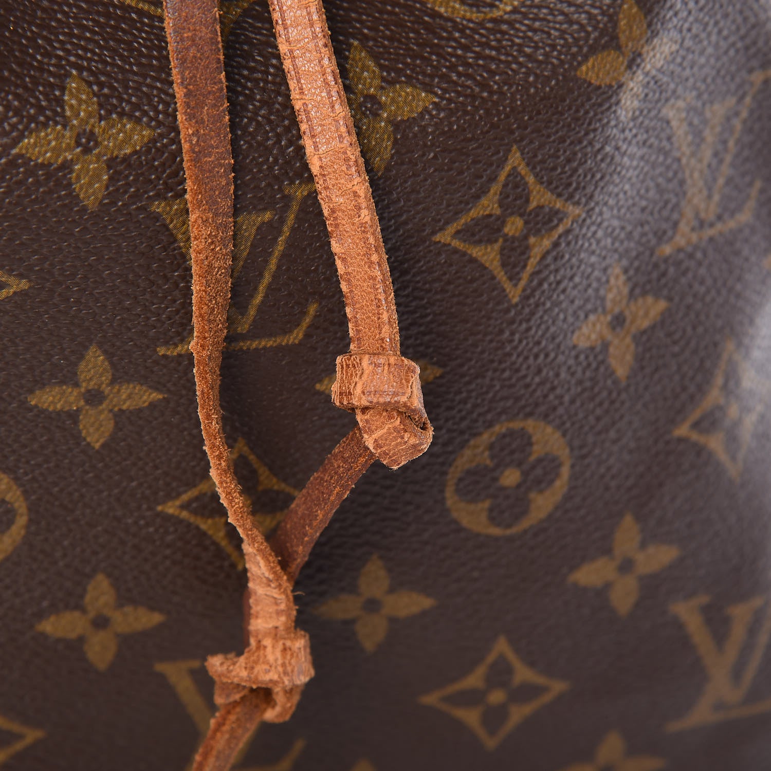 Louis Vuitton Monogram Noe 34 of 35
