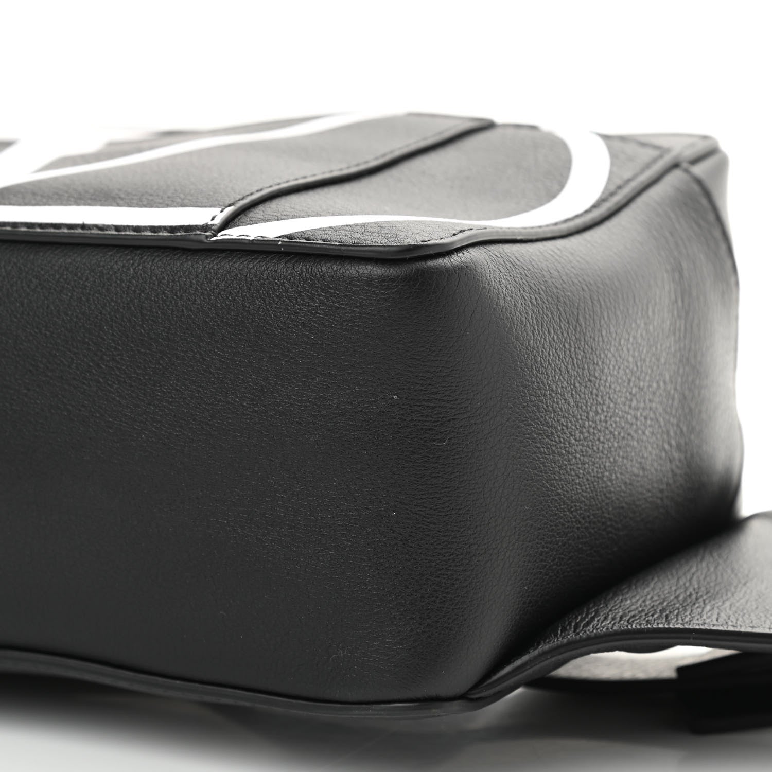 Valentino Garavani Calfskin Mens VLogo Belt Bag Black White 9 of 9