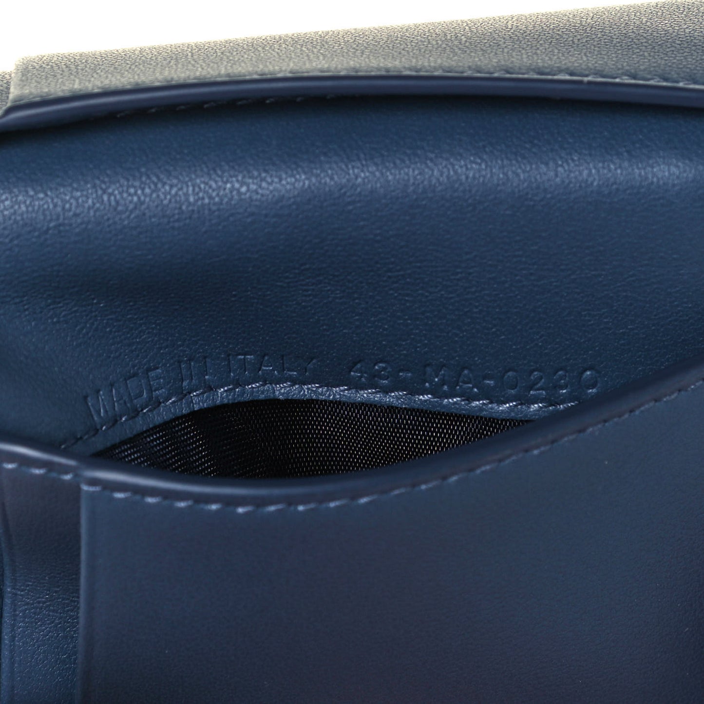 Goatskin Saddle Lotus Wallet Black