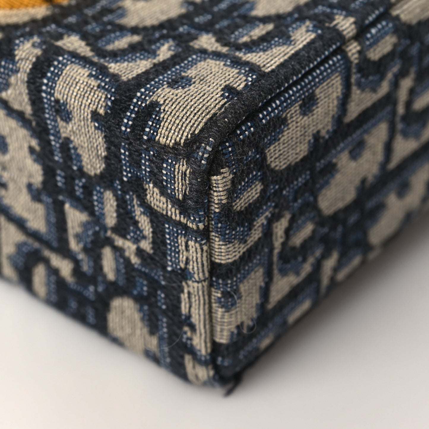 Oblique 30 Montaigne Box Bag Blue