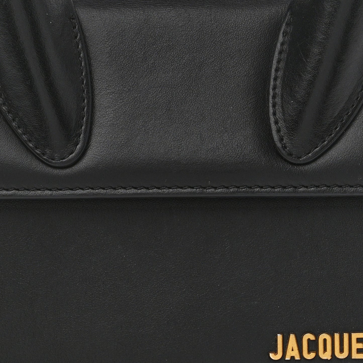 Smooth Calfskin Le Chiquito Moyen Black