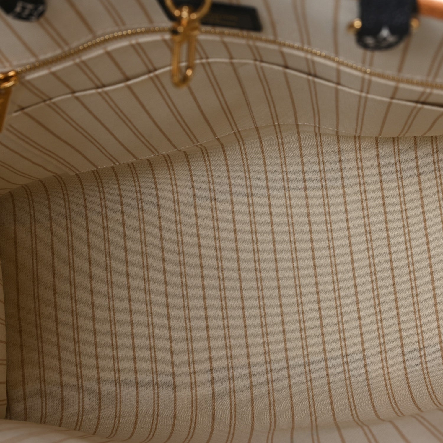 Louis Vuitton Monogram Giant Jungle Onthego GM Ivory 5 of 9