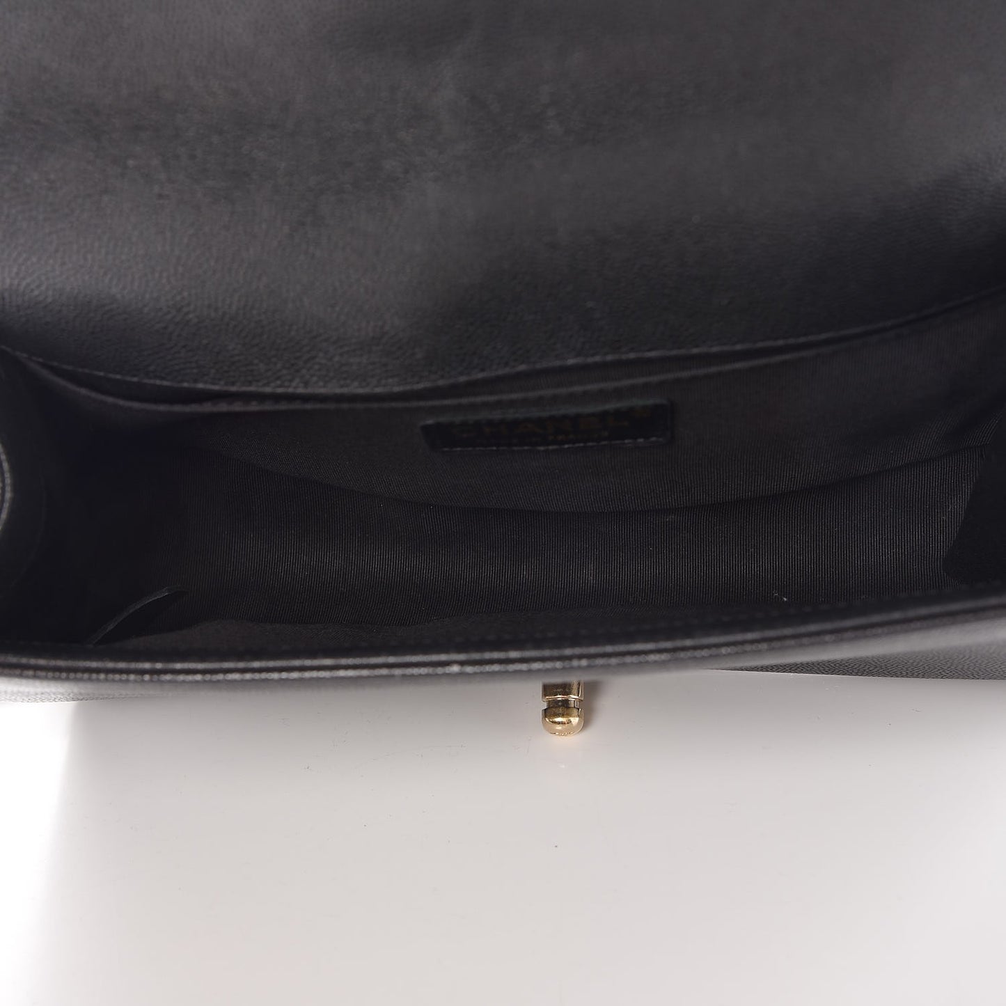 Caviar Quilted Medium Boy Flap Black
