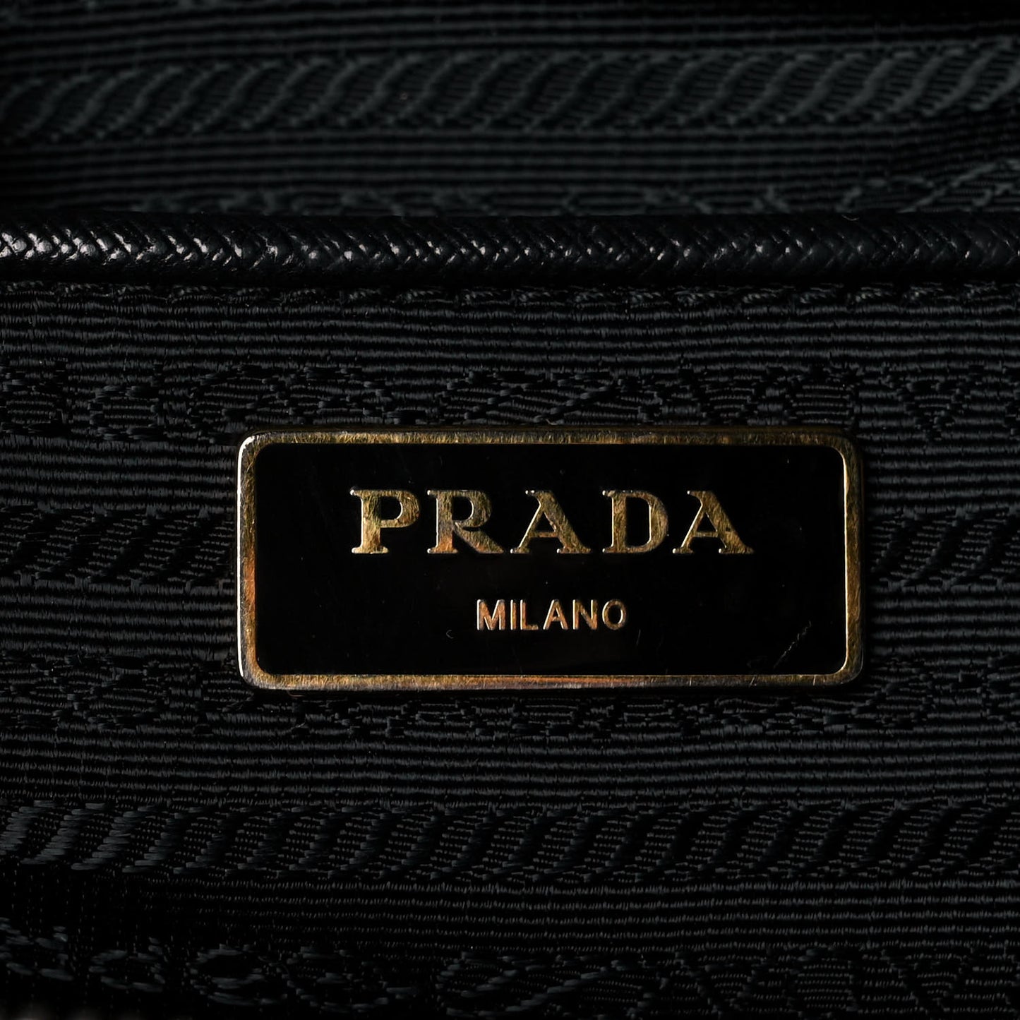 Saffiano Medium Galleria Double Zip Tote Black