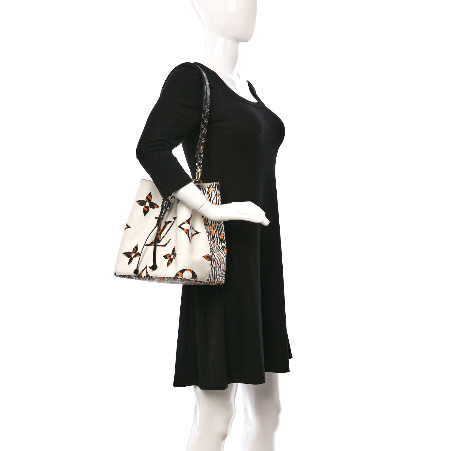 Louis Vuitton Monogram Giant Jungle NéoNoé Ivory 2 of 10