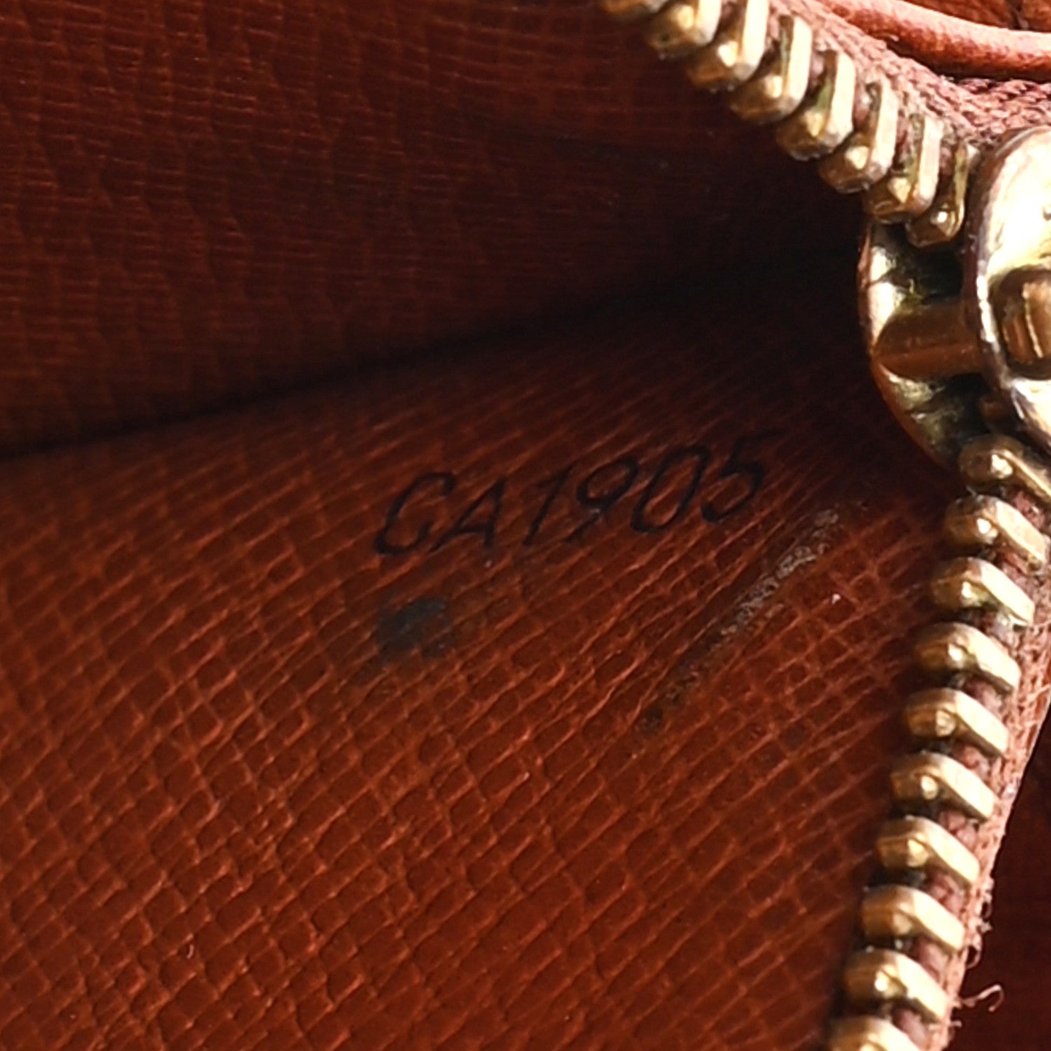 Louis Vuitton Monogram Sarah Wallet 8 of 8