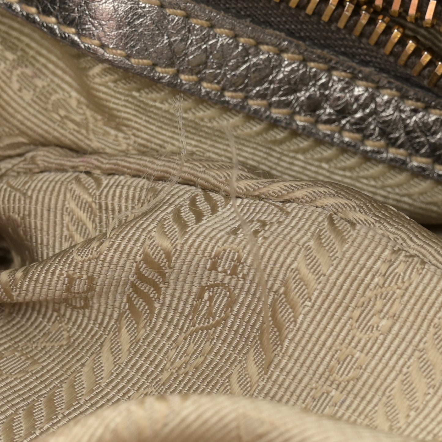 Metallic Vitello Daino Side Pocket Hobo Acciaio