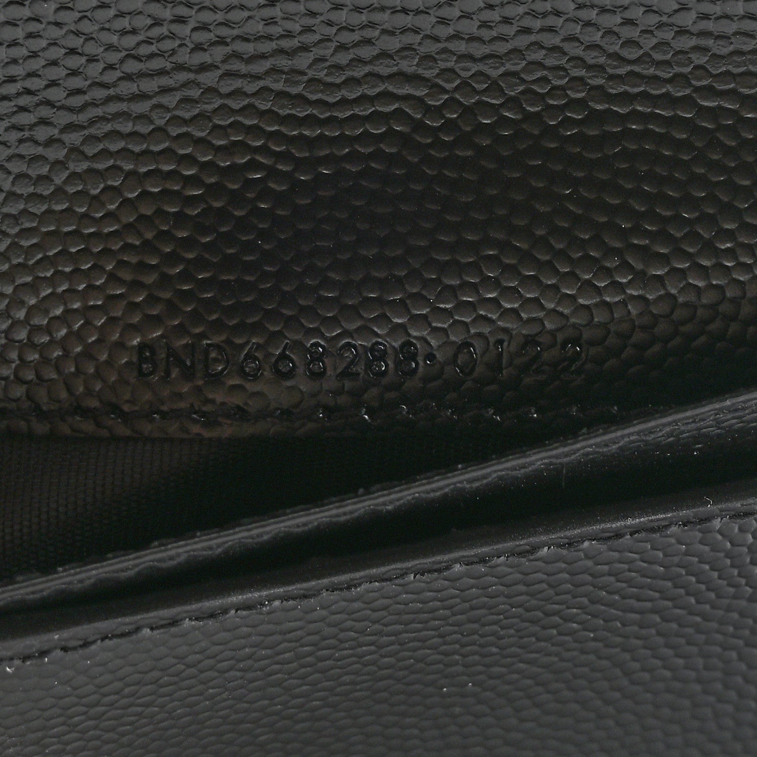 Saint Laurent Grain De Poudre Matelasse Chevron Monogram Monochrome Compact Zip Around Wallet Black 7 of 7