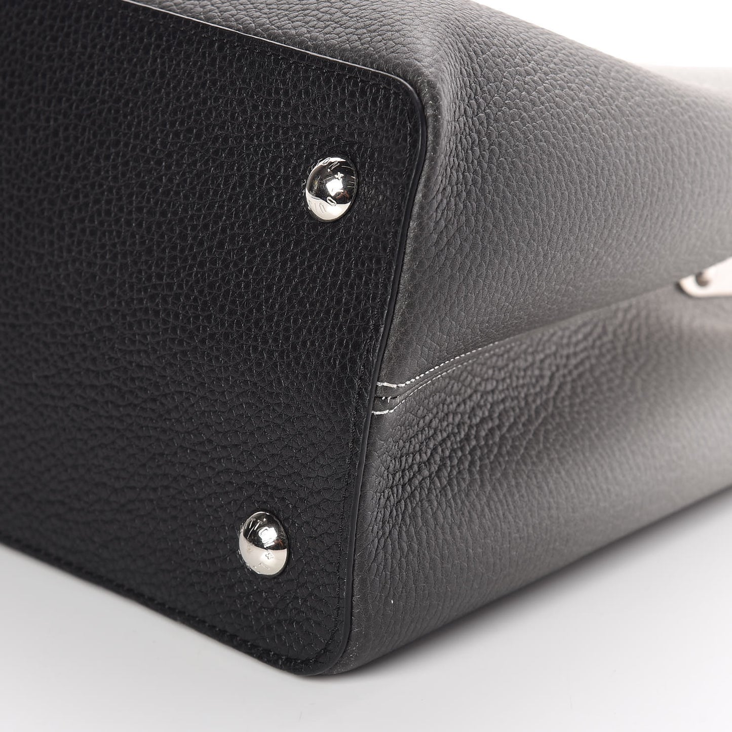Taurillon Capucines MM Cloudy Black