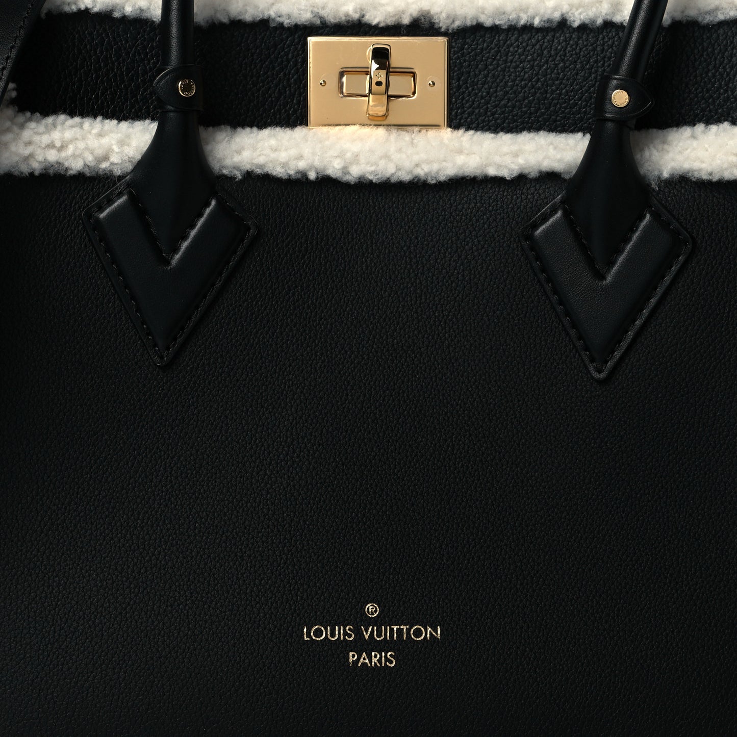 Grained Calfskin Shearling On My Side MM Black