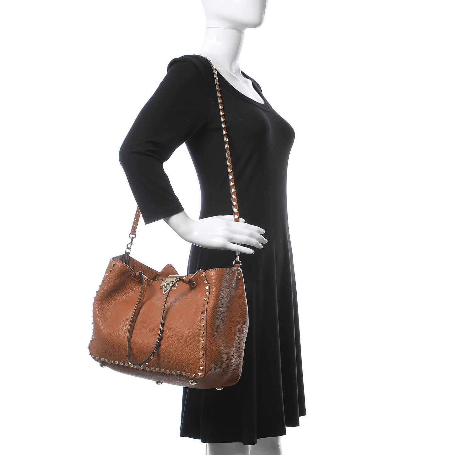 Pebbled Calfskin Medium Rockstud Tote Light Cuir