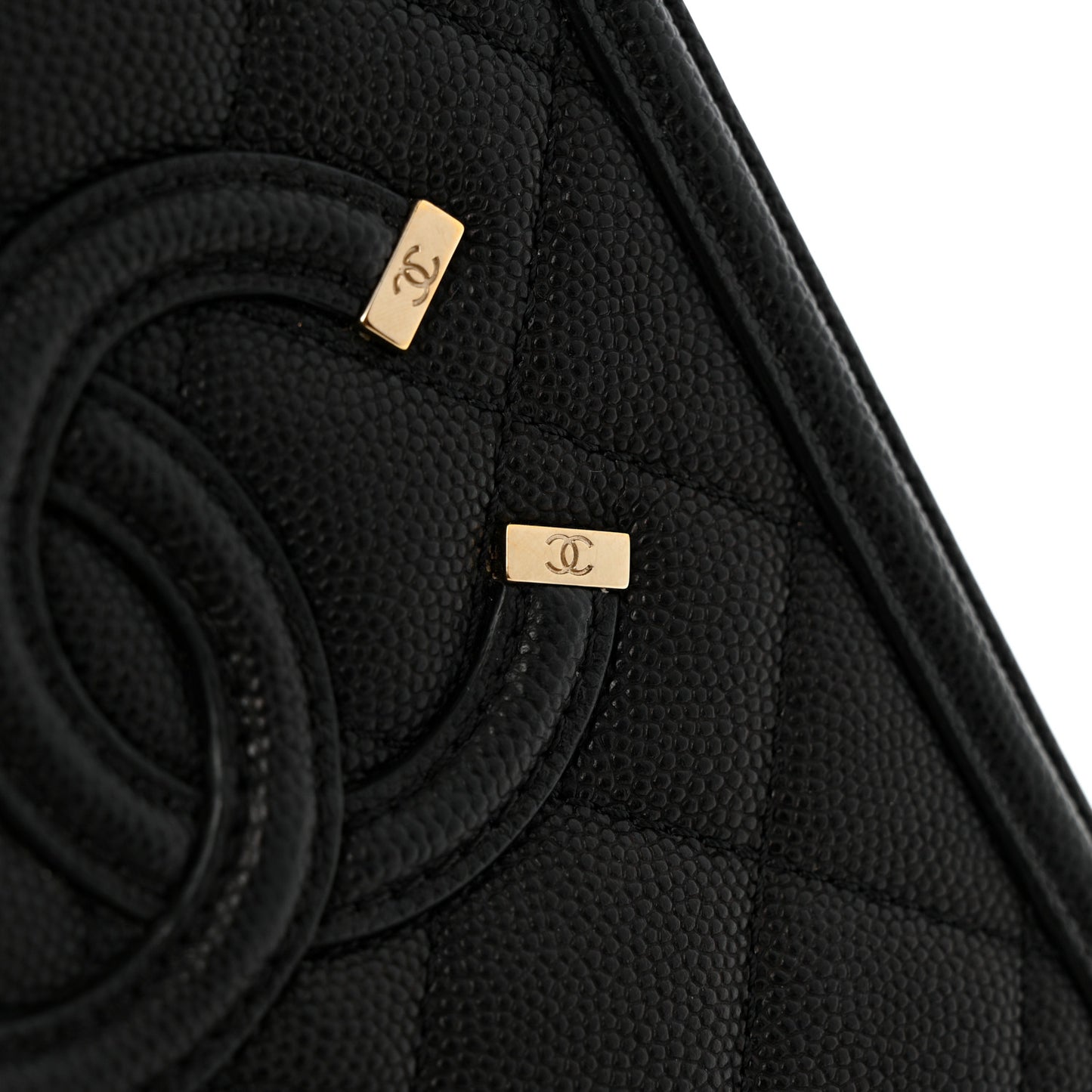 Caviar Quilted CC North South Filigree Vanity Case Black