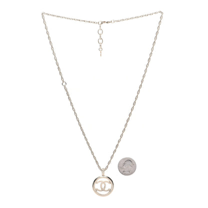 Chanel Pearl CC Round Pendant Necklace Gold 3 of 8