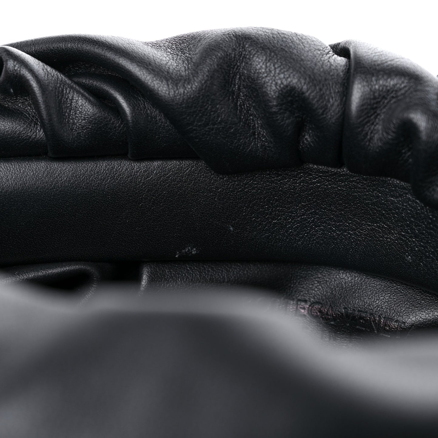 Calfskin The Pouch Chain Black