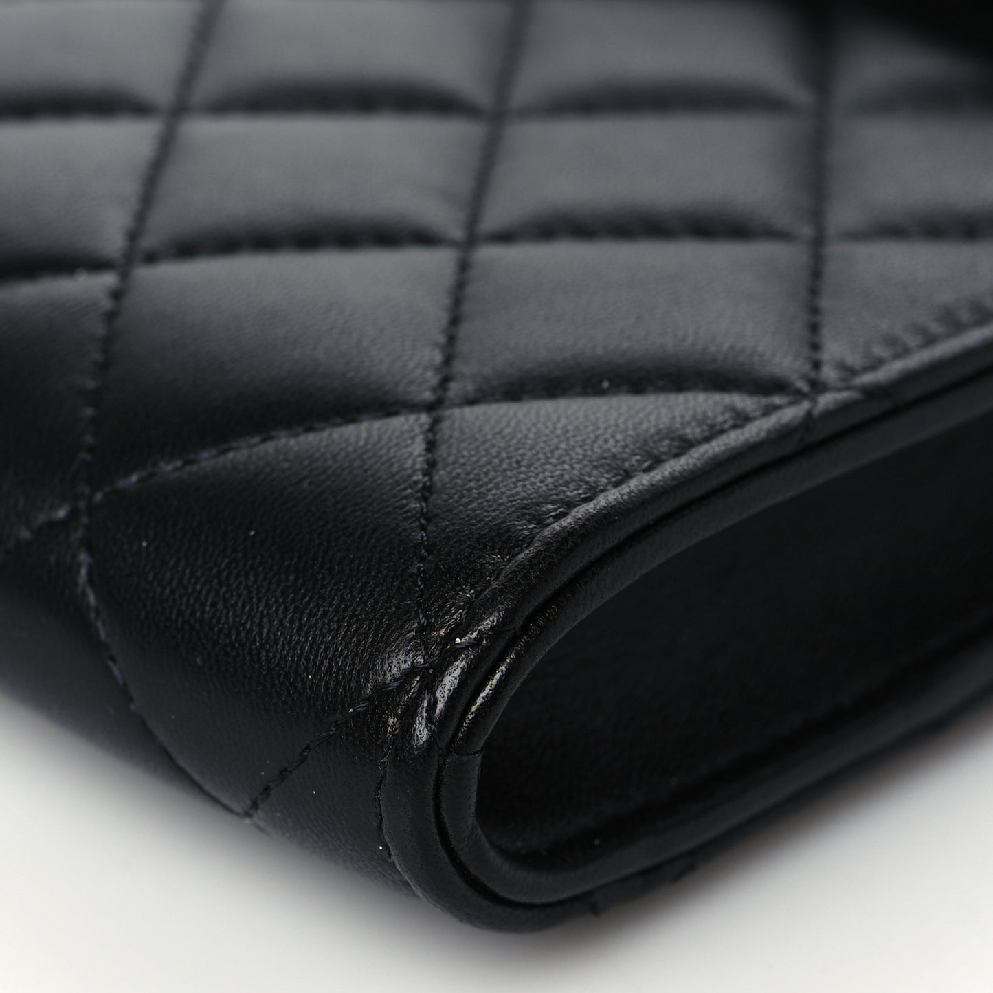Lambskin Quilted Pearl Phone Holder With Chain Black