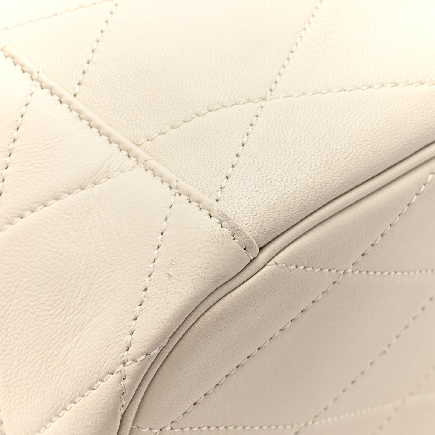 Lambskin Quilted Le Maillon Bucket Bag Crema Soft