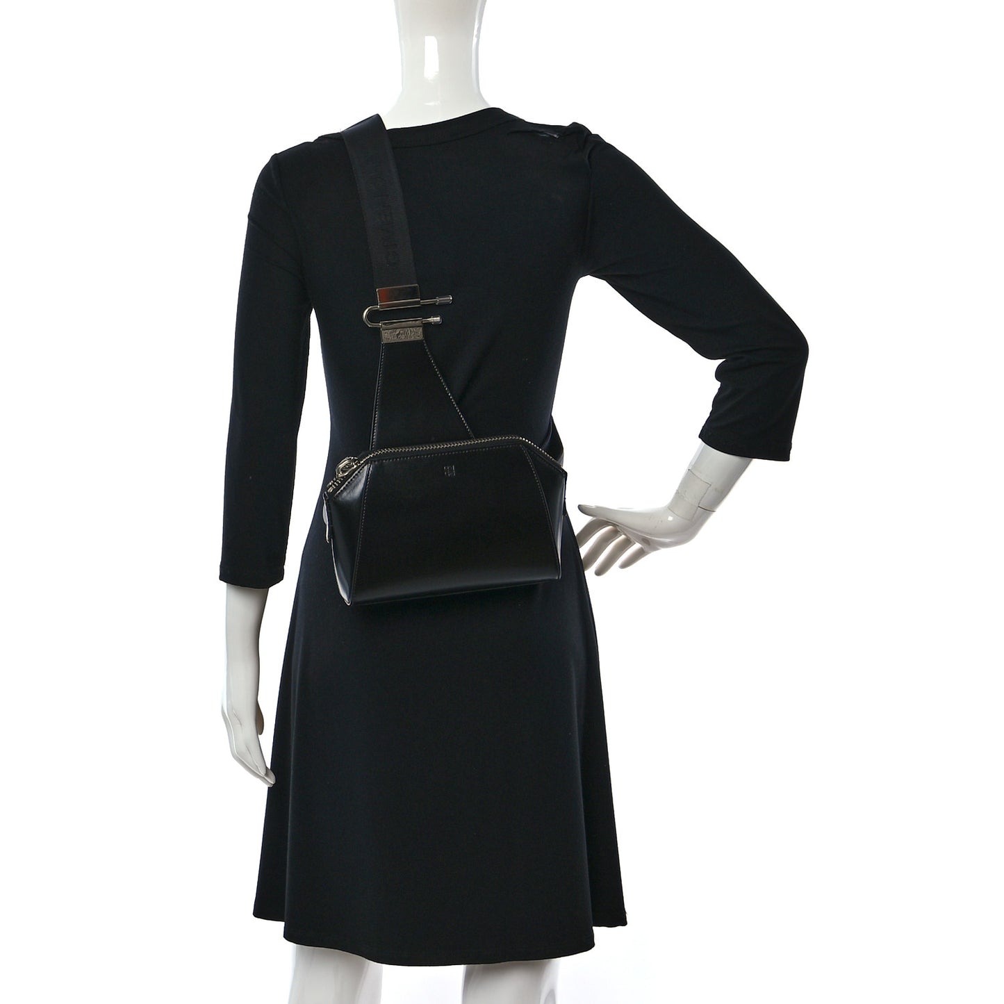 Box Calfskin Antigona U Crossbody Bag Black