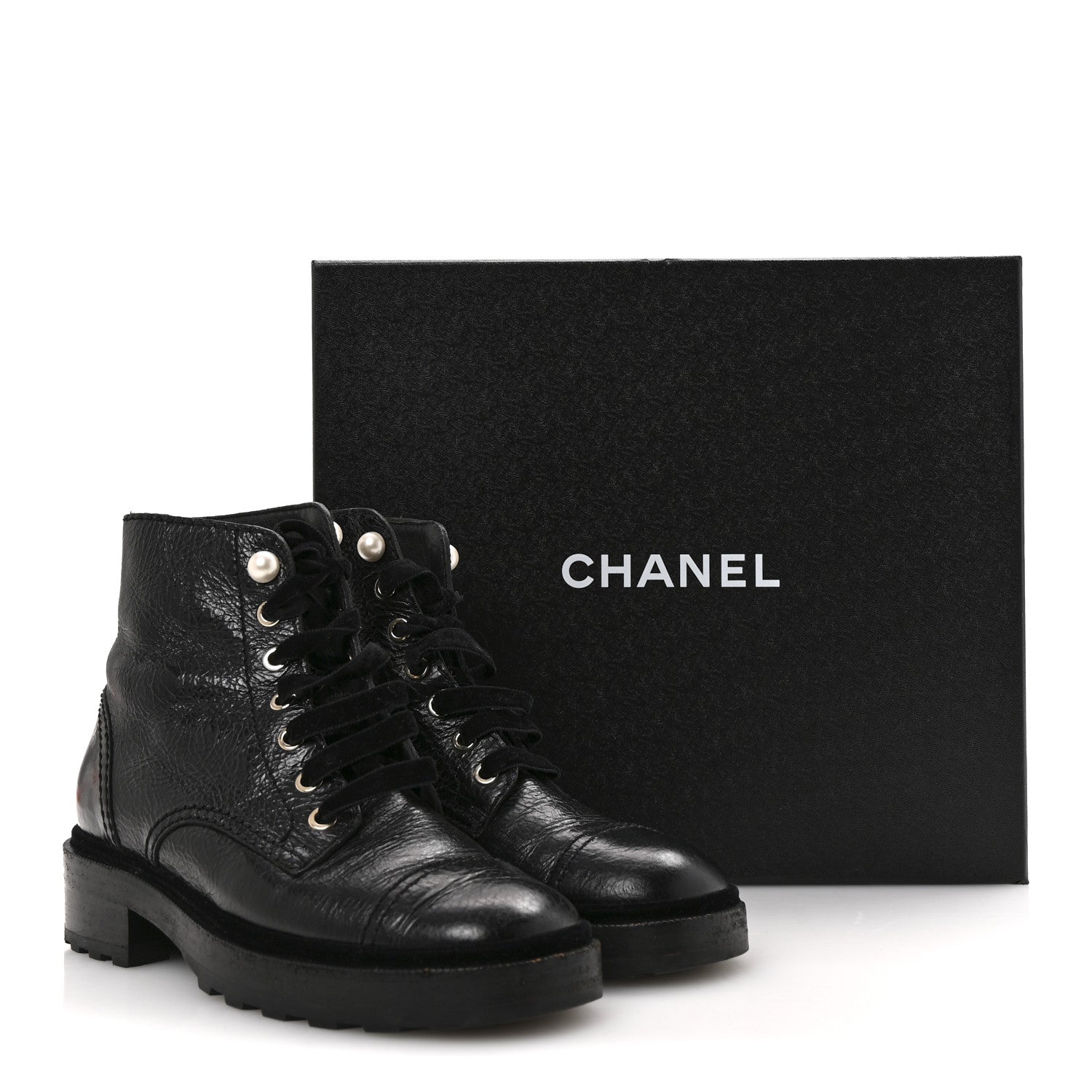 CHANEL ブラック ショートブーツ 37 Chanel Shiny Calfskin Velvet Pearl Combat Short Boots 36 Black
