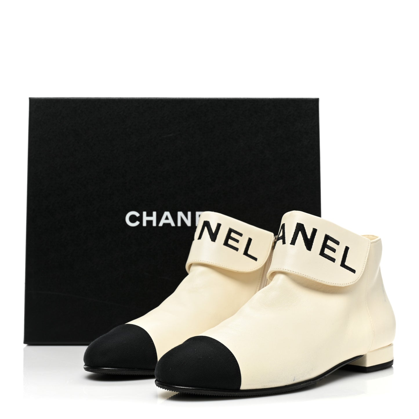 Lambskin Grosgrain Fold Over Logo Cap Toe Boots 36.5 Ivory Black