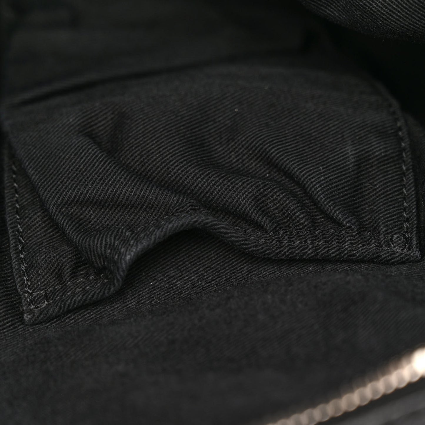 Waxy Grained Calfskin Medium Nightingale Black