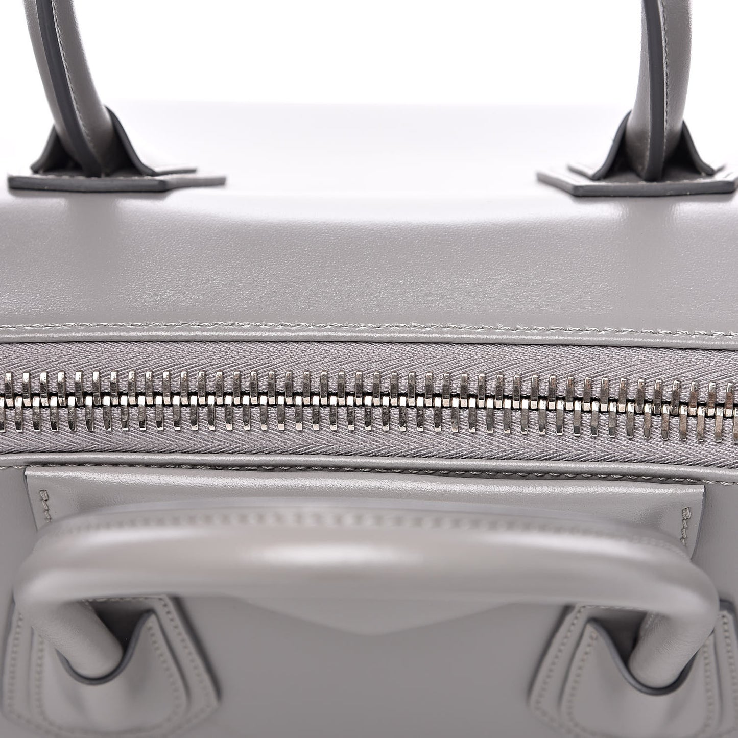 Shiny Lord Calfskin Medium Antigona Pearl Grey