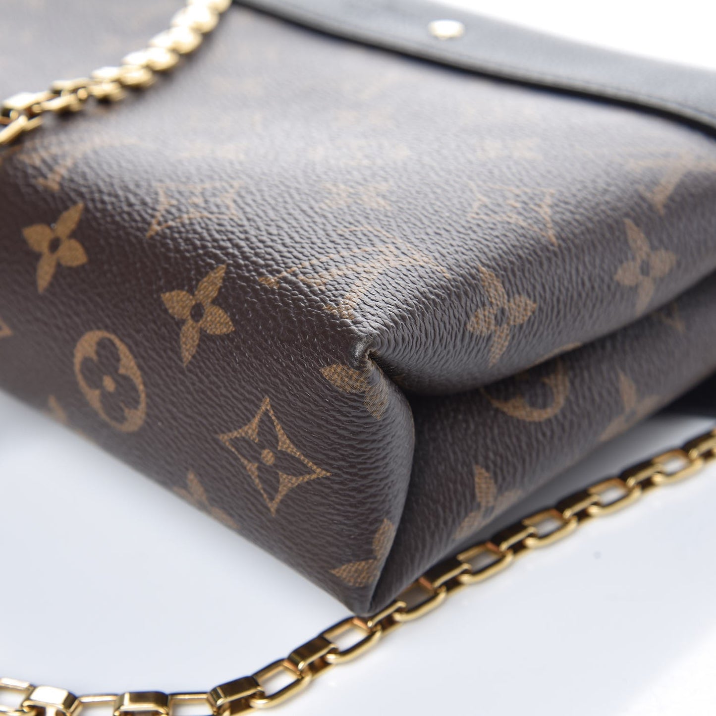 Monogram Pallas Chain Black