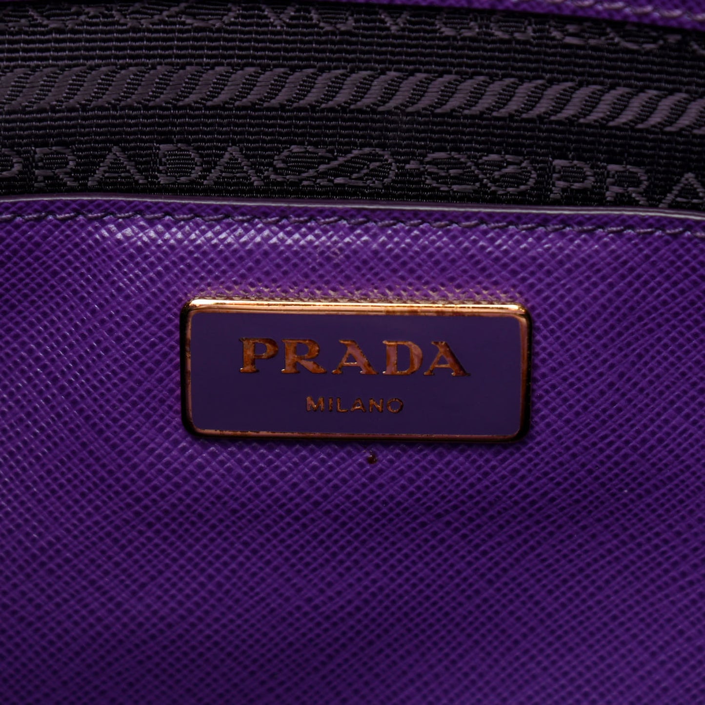 Saffiano Medium Galleria Double Zip Tote Viola