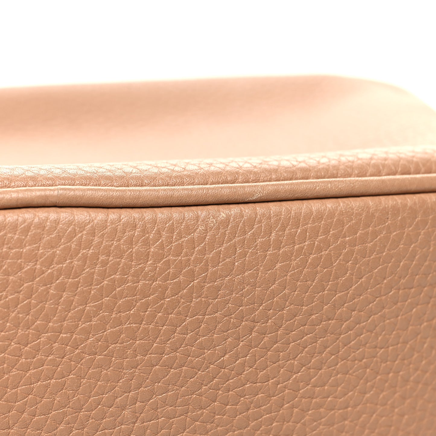 Pebbled Calfskin Small Soho Disco Bag Camelia