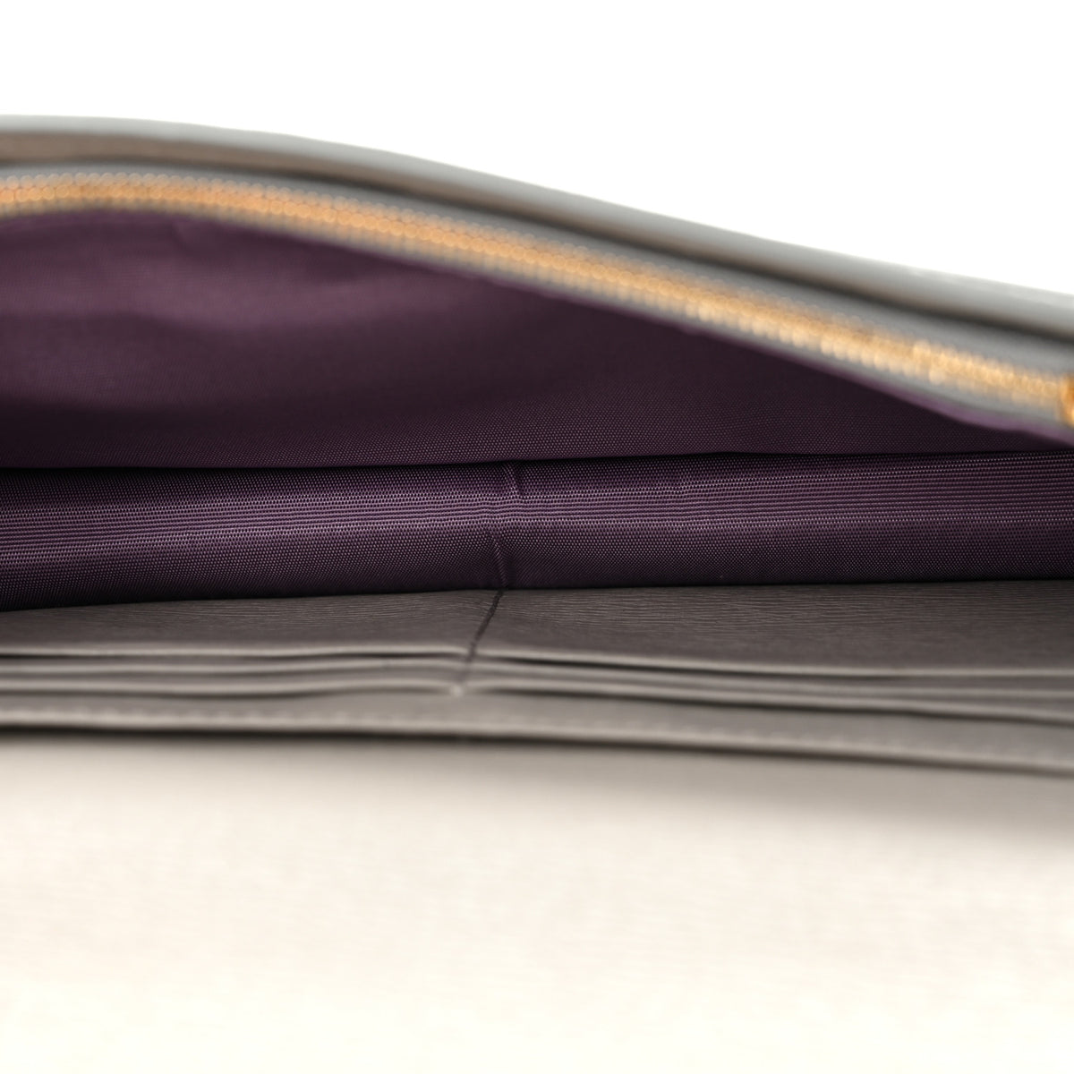 Textured Calfskin Script Logo Wallet On Chain Grey