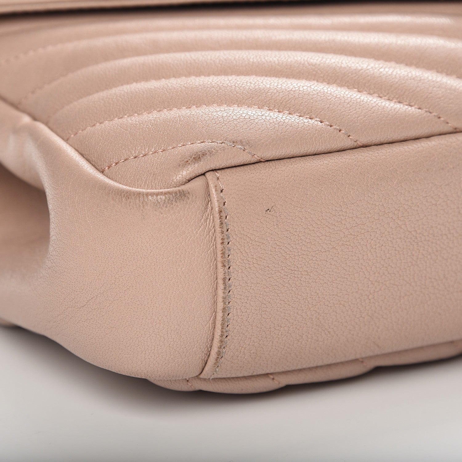 Saint Laurent Sheepskin Matelasse Chevron Monogram Medium College Bag Fard 9 of 10