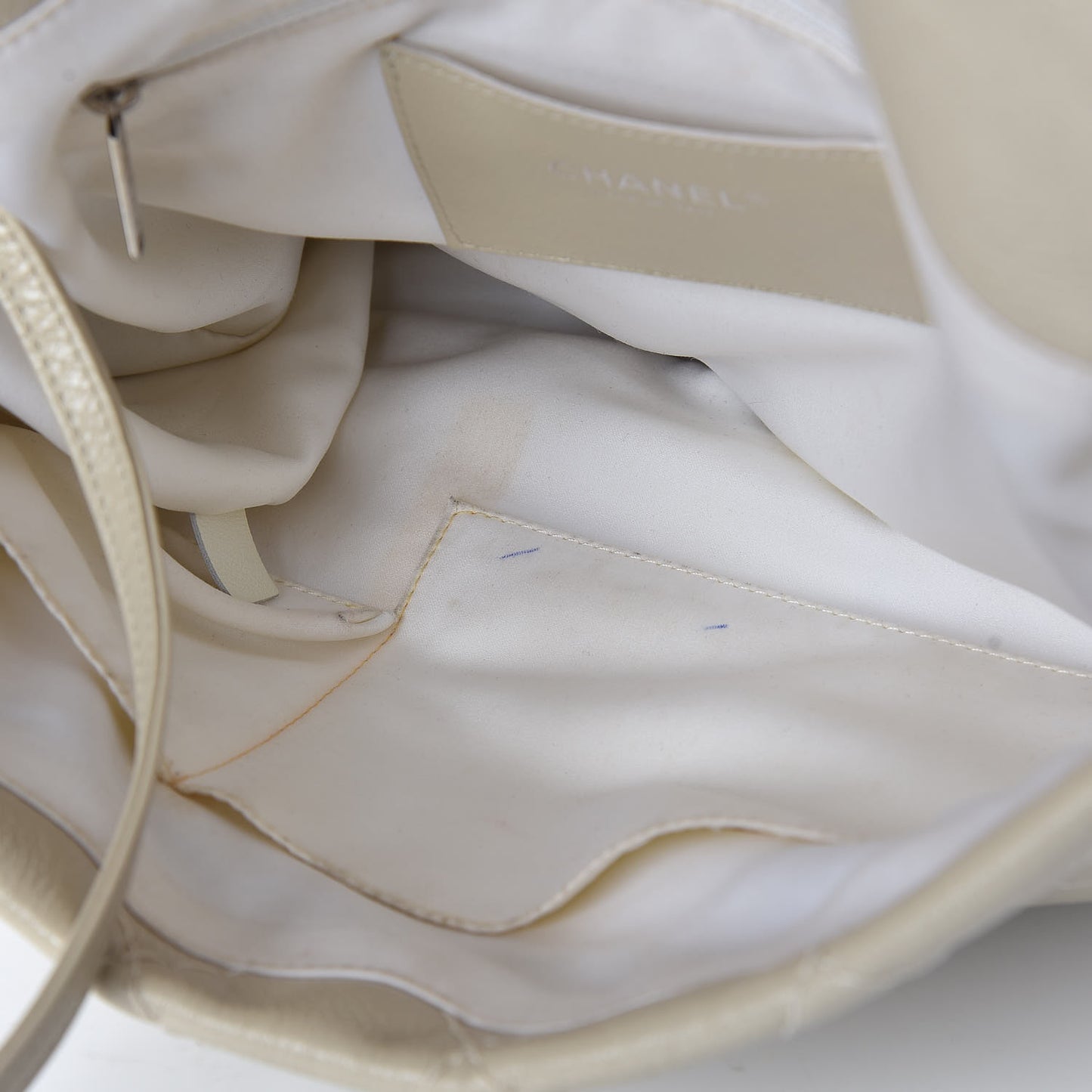Glazed Calfskin XL On The Road Flap Ivory